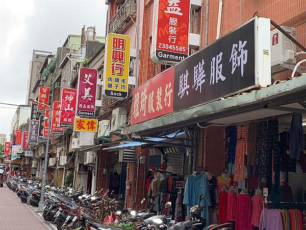 萬華服飾街區。圖/林若瑋攝影
