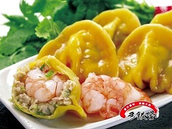 多餃舍包著整隻蝦的水餃。圖片擷取自多餃舍官網