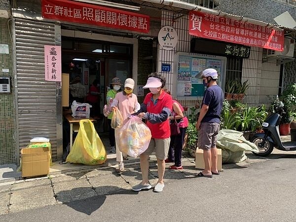 立賢里每月固定舉辦保健日及環保資源回收日。圖取自邱福銀里長臉書專頁