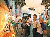 斗南鐵路倉庫大變身！　藝文特區遊客多