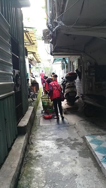 明義里在年末之際舉辦「年終大掃除，乾淨過好年」活動。圖／取自明義里臉書粉絲專頁