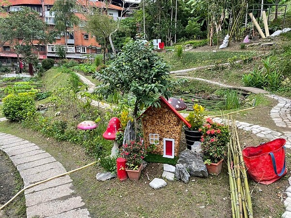 大湖里里民用心栽種蔬菜。圖/郭坤祥里長提供