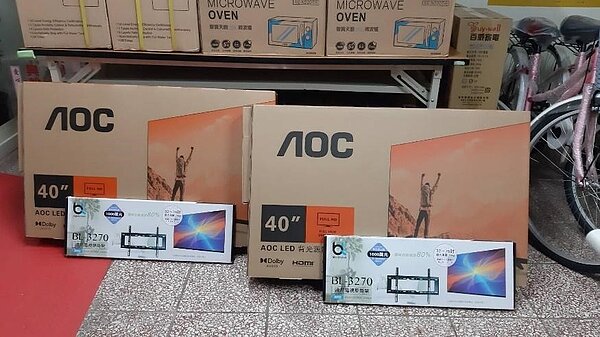 明義里的中秋聯歡晚會，摸彩獎項豐富多元。圖／取自明義里臉書粉絲專頁
