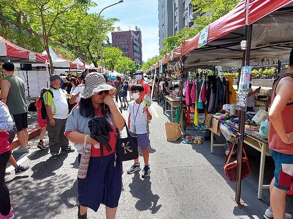 明義里舉辦市集活動，里民踴躍參與。圖／取自台北市鄰里服務網
