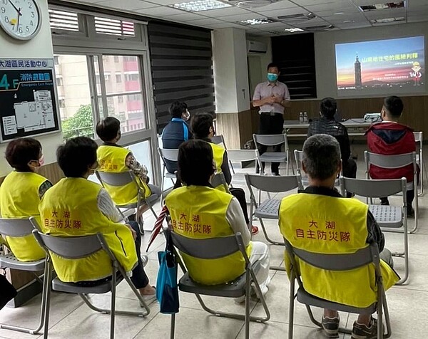 大湖里舉辦環境安全宣導講座。圖/郭坤祥里長提供