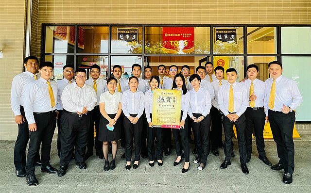 周佳緯加盟創業永慶不動產還不到2年，今年就率隊拚出1.2億元業績！