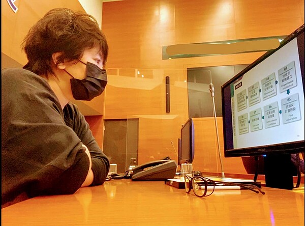 光能里陳靜筠里長把機會參與各式講座跟研習會增進自己，希望可以給里民更完善的服務。圖／取自陳靜筠里長臉書專頁
