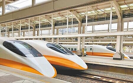 高雄市長陳其邁3日晚間在臉書公布行政院長蘇貞昌核定高鐵延伸到屏東,新核定的路線將避開高雄仁大石化廠區,並與「高雄-屏東間東西向第二條快速公路」共用路廊。(本報資料照片)