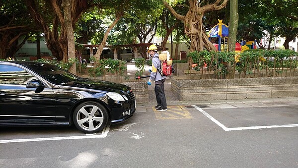 新喜里執行環境消毒作業。圖／截取自臺北市鄰里服務網
