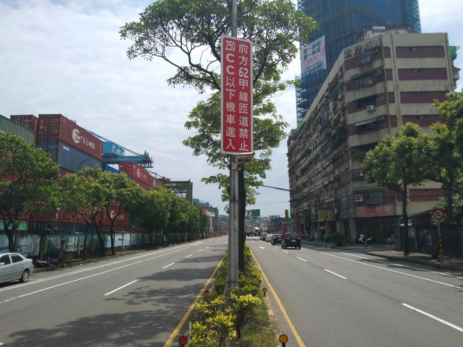 基隆市鄰近基隆港東8碼頭的北屋新城社區住戶,表示長期承受裝港埠裝卸貨櫃及電力設備低頻噪音之苦。聯合報系資料照片