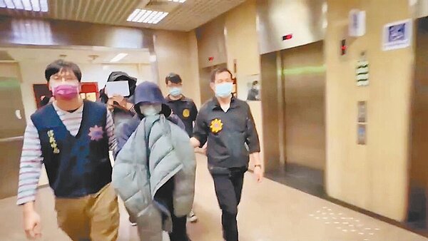 檢警破北部最大竊電集團,黃嫌等7人被逮捕到案,訊後依詐欺、竊盜罪嫌送辦。(翻攝照片/林郁平台北傳真)