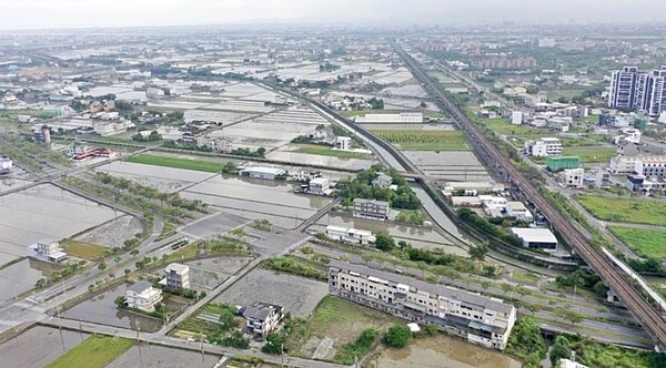 高鐵宜蘭特定區面積只有190公頃,壯圍鄉長沈清山要大家把眼光放遠,擴大特區面積,宜蘭未來百年發展就看高鐵如何規劃了。圖/聯合報系資料照片