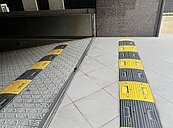 住戶控大樓坡道成「底盤殺手」　網一看秒懂：買房巨嬰