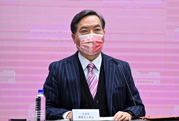 行政院發言人羅秉成今上午主持院會後記者會。圖/行政院提供