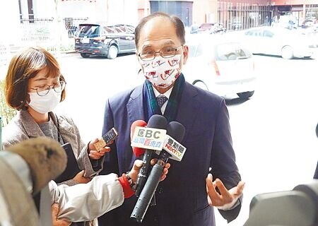 政府普發6000元現金,民眾希望趕在農曆新年前領到。立法院長游錫5日表示,立法院會期是否延會到1月20日處理還稅於民,得先由黨團協商。(姚志平攝)