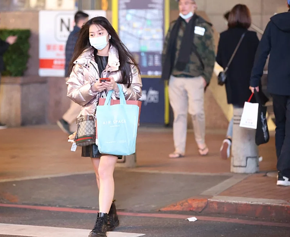 下午冷空氣將逐漸影響,北部及東半部天氣仍是多雲到陰有短暫陣雨,不過越晚降雨會越小,中南部則是多雲到晴的天氣。聯合報資料照片