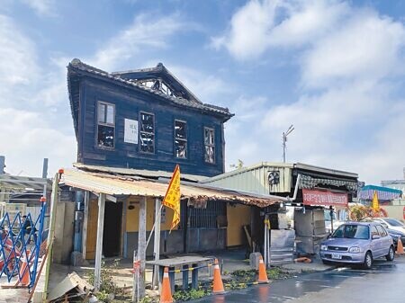 嘉義市北興街35號民宅火災後頹圮,將登錄為嘉義市歷史建築「原『南國運送店』」。(廖素慧攝)