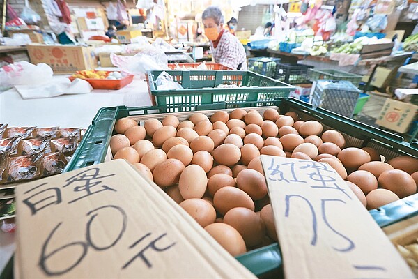 去年消費者物價指數(CPI)創十四年新高,尤其雞蛋、蔬果類漲價,讓婆婆媽媽最有感。記者許正宏/攝影