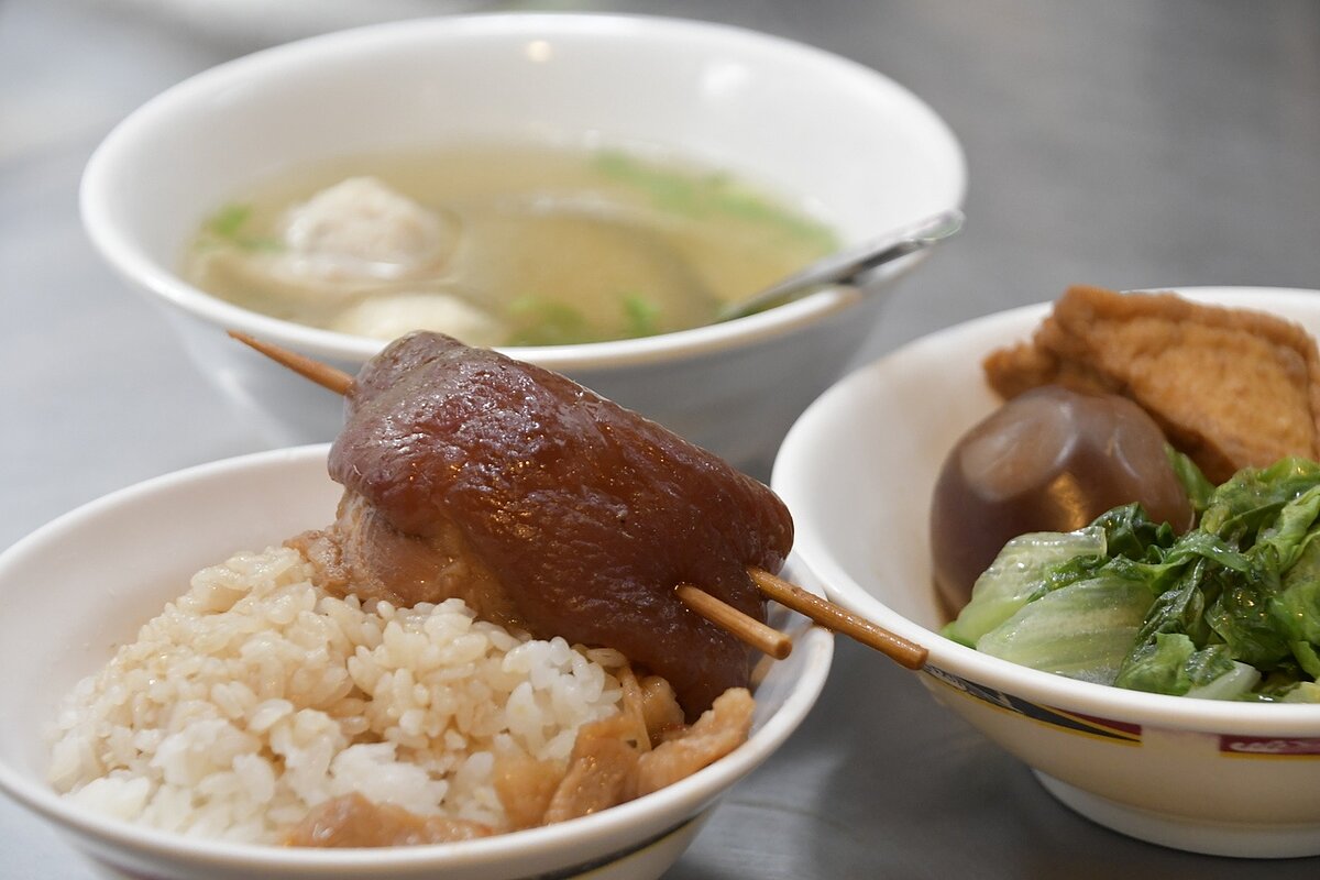 阿泉爌肉飯在臉書公告,受原物料成本波動影響,不得已必須調整價格,1月14日起部分商品微調5元。聯合報系資料照/記者劉明岩攝影