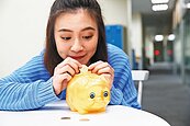 存款又見底了？改善儲蓄八大習慣　從100塊就能開始