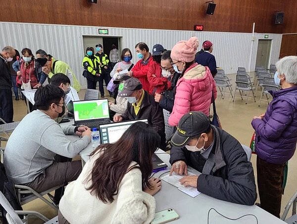 新北市政府透過公聽會綜整多數民眾意見,但發現多對「土地使用管制規則容許使用情形表」(管制規則)草案表達不信任。圖/新北市地政局提供