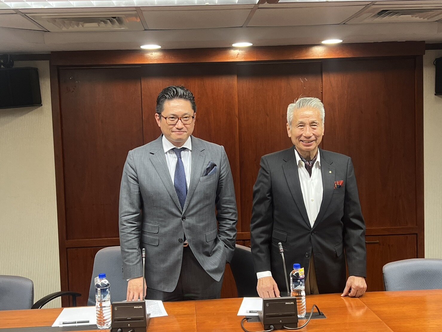 圖左為台北市不動產開發商業同業公會常務理事暨三圓建設董事長陳雅麟。記者陳美玲/攝影