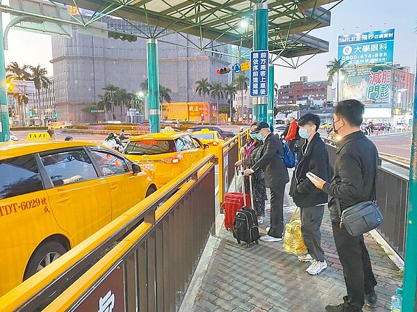 農曆春節將至,民眾關心的台南市計程車運費,將循往例加收50元。(交通局提供/洪榮志台南傳真)