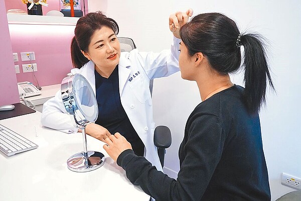 整形外科醫師呂佾欣提醒,打完雷射、注射玻尿酸後,要避免高溫。圖/呂佾欣提供