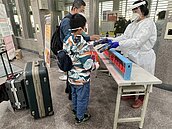 金廈小三通重啟　首航37名鄉親入境7人唾液篩檢陽性