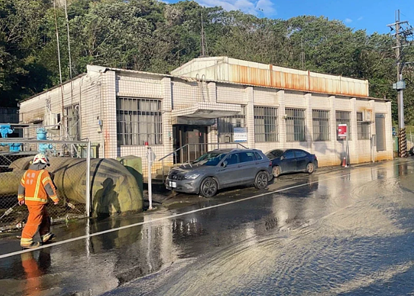 桃園市龍潭三坑抽水站爆管大停水再延長,引起民眾不滿熱議。記者曾增勳/翻攝