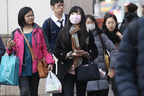 今起東北季風開始減弱,各地清晨氣溫普遍有回升,但天氣風險公司總經理彭啟明提醒,別以為冬天過了,因為過年前的降溫恐怕會很顯著。示意圖。圖/聯合報系資料照片
