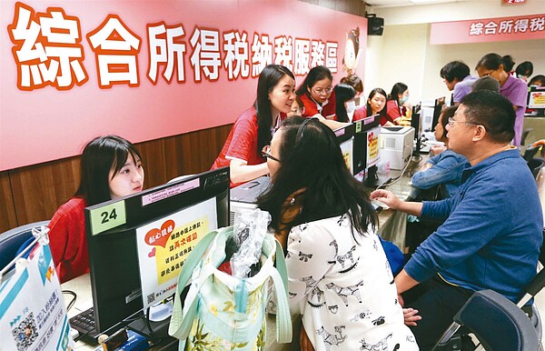全國稅收連兩年超徵逾四千億元,財主單位大幅調高今年度的稅收預算,官員預期今年稅收不大可能再大幅超徵,甚至可能短徵。聯合報系資料照片
