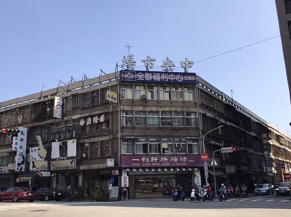 北區中央市場建物老舊，市府將收回再開發。圖／經發局提供