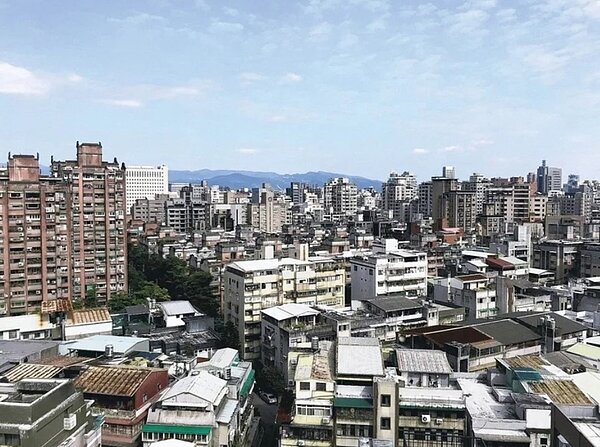 新北市里鄰編組調整條例前年10月通過,一里超過4000戶須分割,因去年底地方選舉,未馬上實施。圖/聯合報