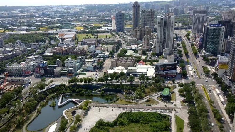 想把現住的房子賣了,改成租屋居住,等未來房價低了再買回,要小心可能買不回來。聯合報系資料照