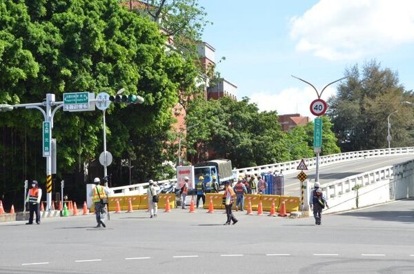 台南開元陸橋即起封閉2年。圖／台南市交通局提供