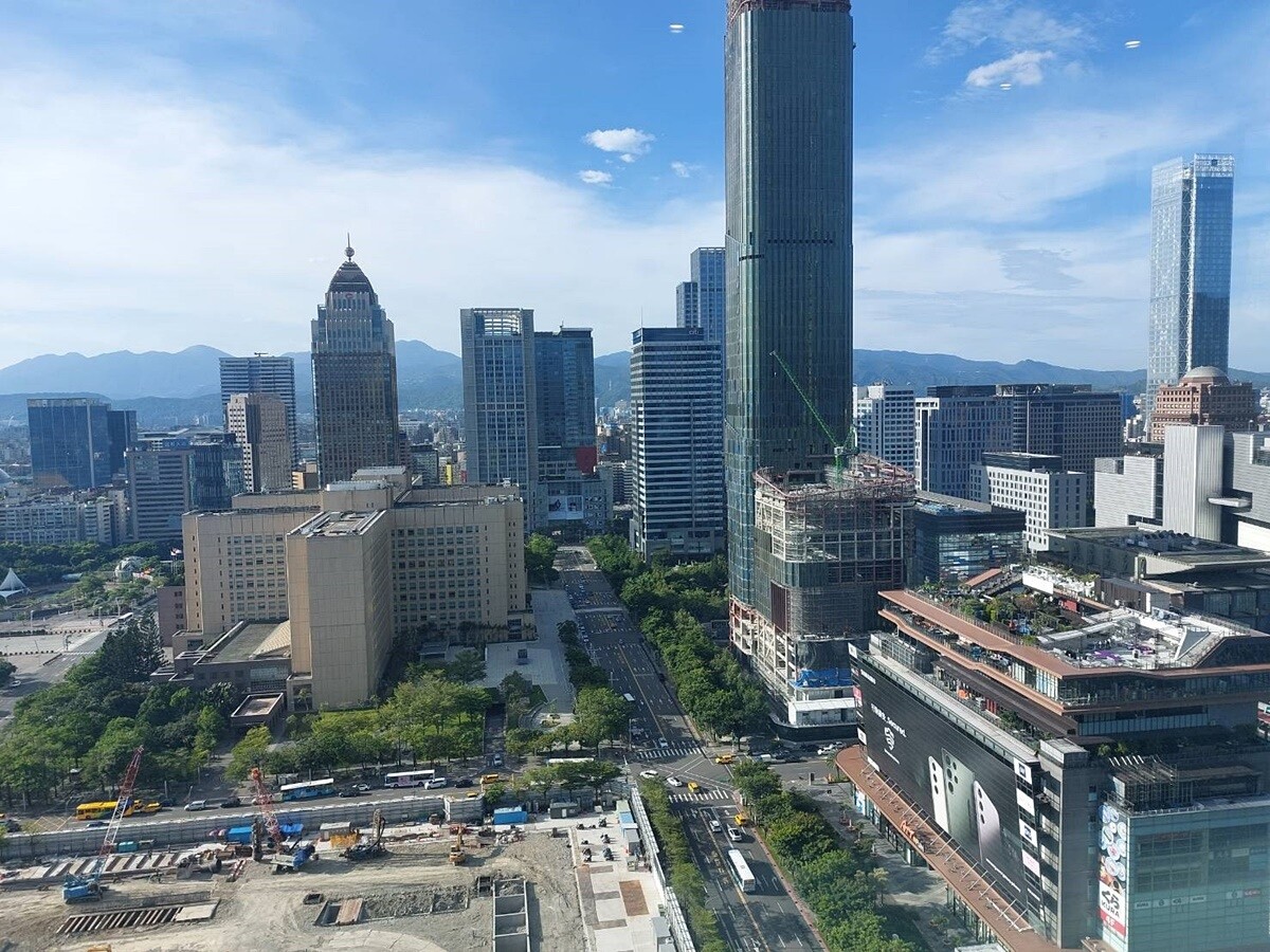 買賣、贈與及繼承者們注意!想節稅「這動作」超重要 台北市預期下半年在富邦A25及皇翔台汽北站等A級辦公大樓陸續完工後,可緩解供貨短絀狀態,使市場供需逐漸恢復平衡。圖/好房網News記者林和謙/攝