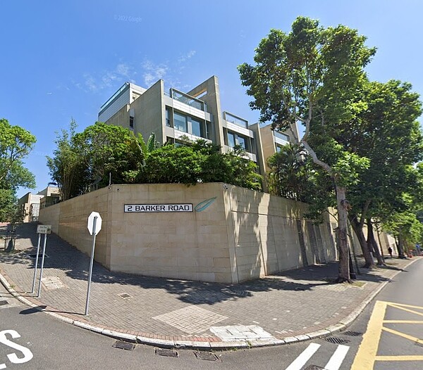 李玟近年罹患憂鬱症,精神狀況不佳,搬出愛巢後先是住進飯店式管理住宅,後來暫住姐姐家中,不料卻傳出噩耗。圖/截自Google Map