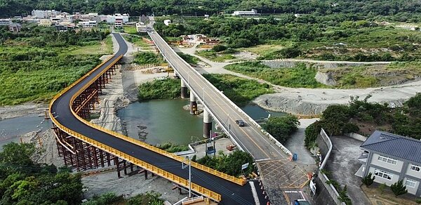 埤豐橋現況與施工便道空拍圖。圖/台中市政府建設局提供