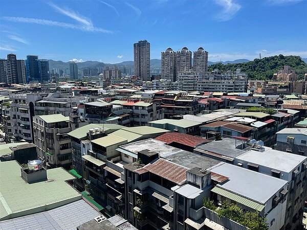 行政院會今天討論財政部提出的「房屋稅差別稅率二點○方案」,預計將調高非自住房屋稅率(囤房稅率),最高將從現行的百分之三點六調升至百分之四點八。記者潘俊宏/攝影