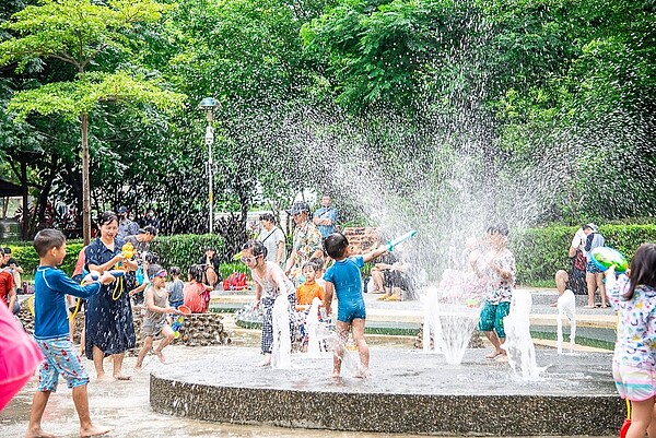 新莊塭仔底戲水池是夏天玩水的最佳選擇。圖／新北市政府提供