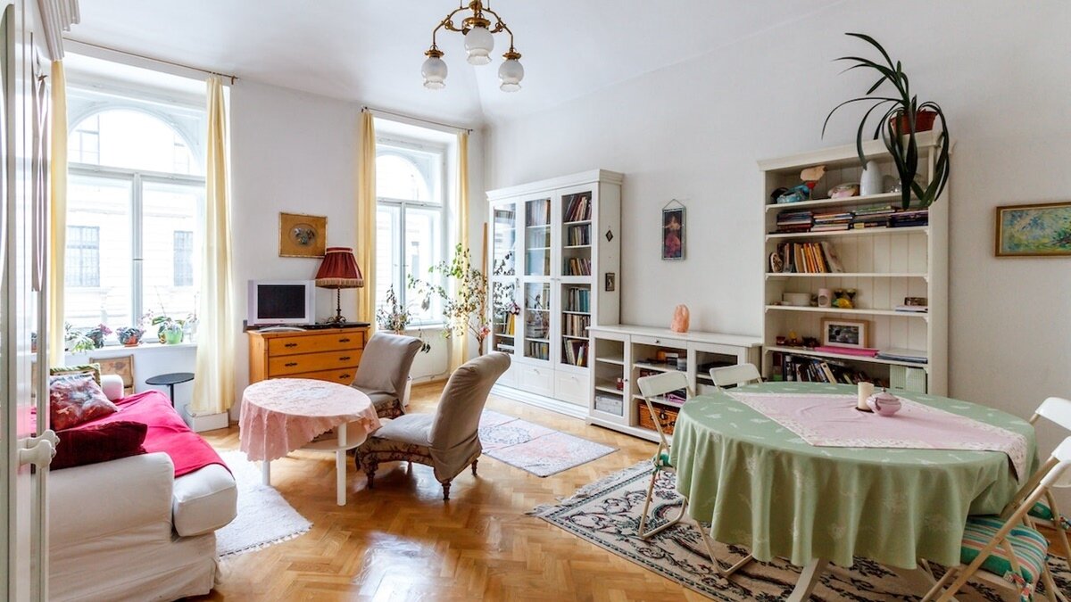 ▼原PO提到房東有意賣房，雖然是老公寓，但鄰近台北捷運萬大線，加上4年前才重新整理過屋況，讓他有些心動想買。（示意圖，非新聞提及房產／取自<a href="https://www.pexels.com/zh-tw/photo/271753/"><span style="color:#000000;">Pexels</span></a>）