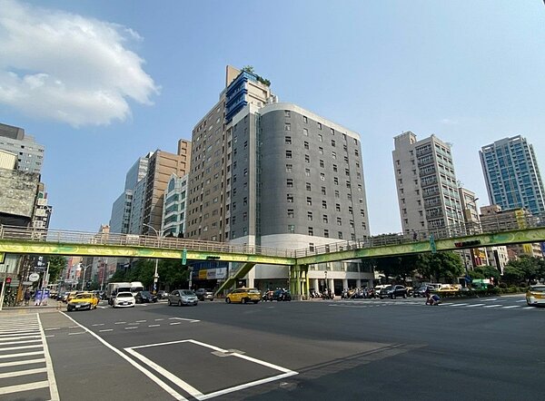 承德南京人行天橋現況。圖/台北市政府工務局提供