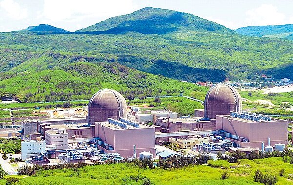 台電遭爆有18個月調度運轉核二、核三廠「氣渦輪機」機組,引發爭議。圖為核三廠。(台電提供)