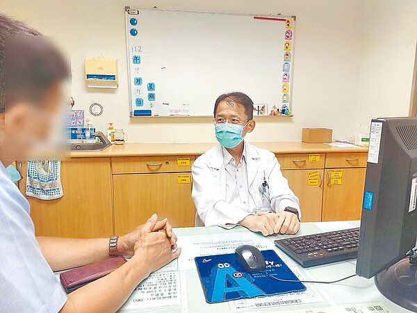 天后李玟日前憂鬱輕生,鋪天蓋地的消息恐加深憂鬱症患者的焦慮或不安,醫師提醒患者,近期可適時遠離手機或電視,避免加深負面情緒。圖為示意圖,非病患。(光田綜合醫院提供/潘虹恩台中傳真)(全國各縣市安心專線1925)