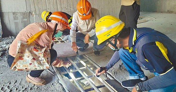 台南市政府即日起針對營建工地加強稽查，若查獲孳生源，將依法勒令停工1周。（圖／台南市政府提供、曹婷婷台南傳真）