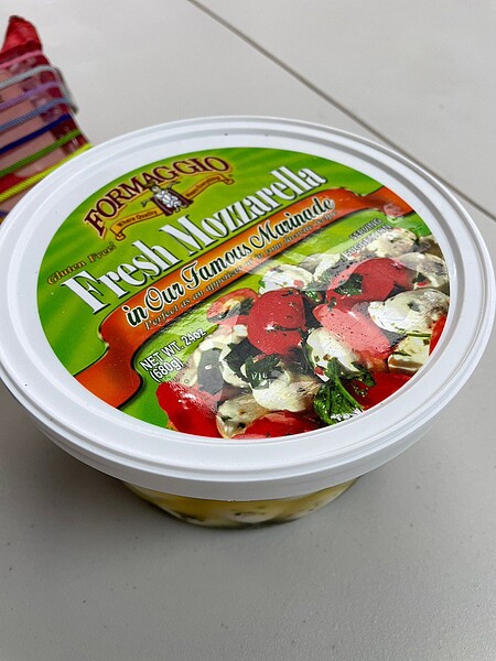 好市多販售的油漬摩佐羅拉乾酪,被驗出含有致癌物「環氧乙烷」。圖/食藥署提供