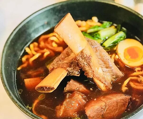 麵廊以精緻的麵食著稱,獲得米其林餐盤肯定。圖/擷取自麵廊 MEE LANG粉絲頁