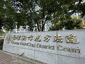 不滿被告在房東門口潑尿　房客踩到噁男竟喊「我就爽」