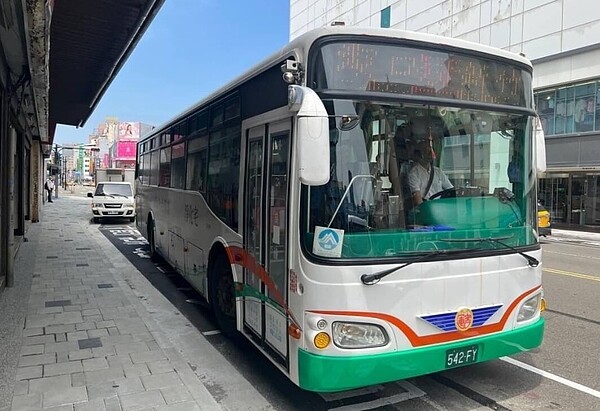 為保障市民搭車權益、改善交通環境，新竹市府加碼補貼公車駕駛4000元。圖／新竹市政府提供